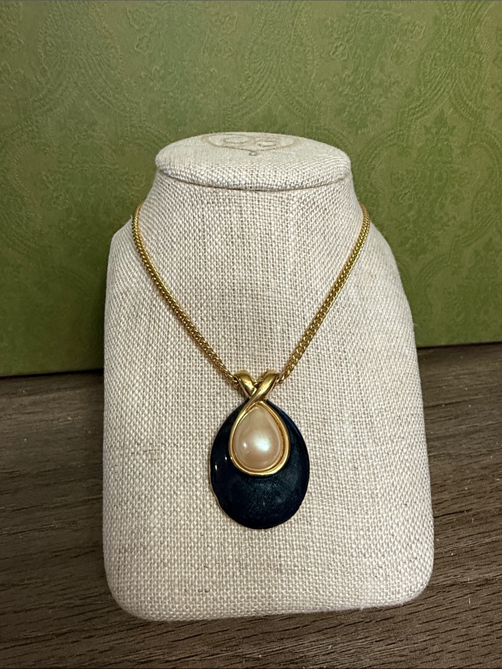 S Vintage MONET - teardrop - faux pearl Navy enamel - NECKLACE - EUC